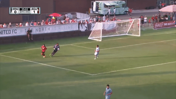 Не знаю, чем думал голкипер при выносе мяча, но явно не головой?!