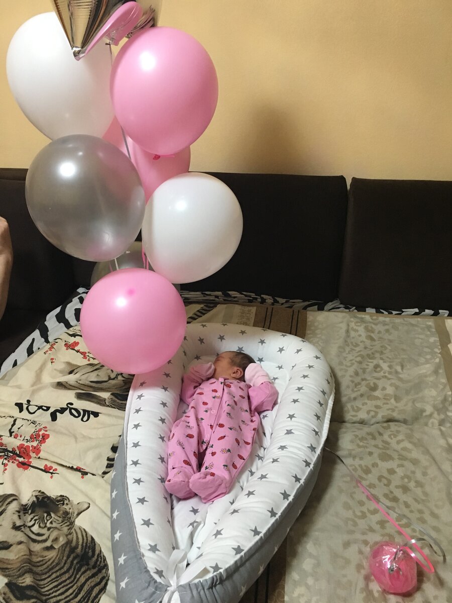 Только что принесли ляльку из роддома))).