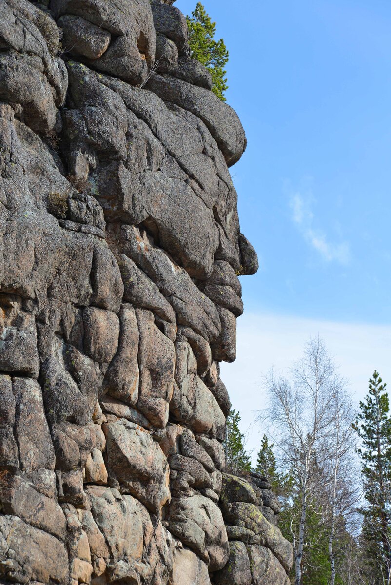 Каменные лики вершины горы Бабырган