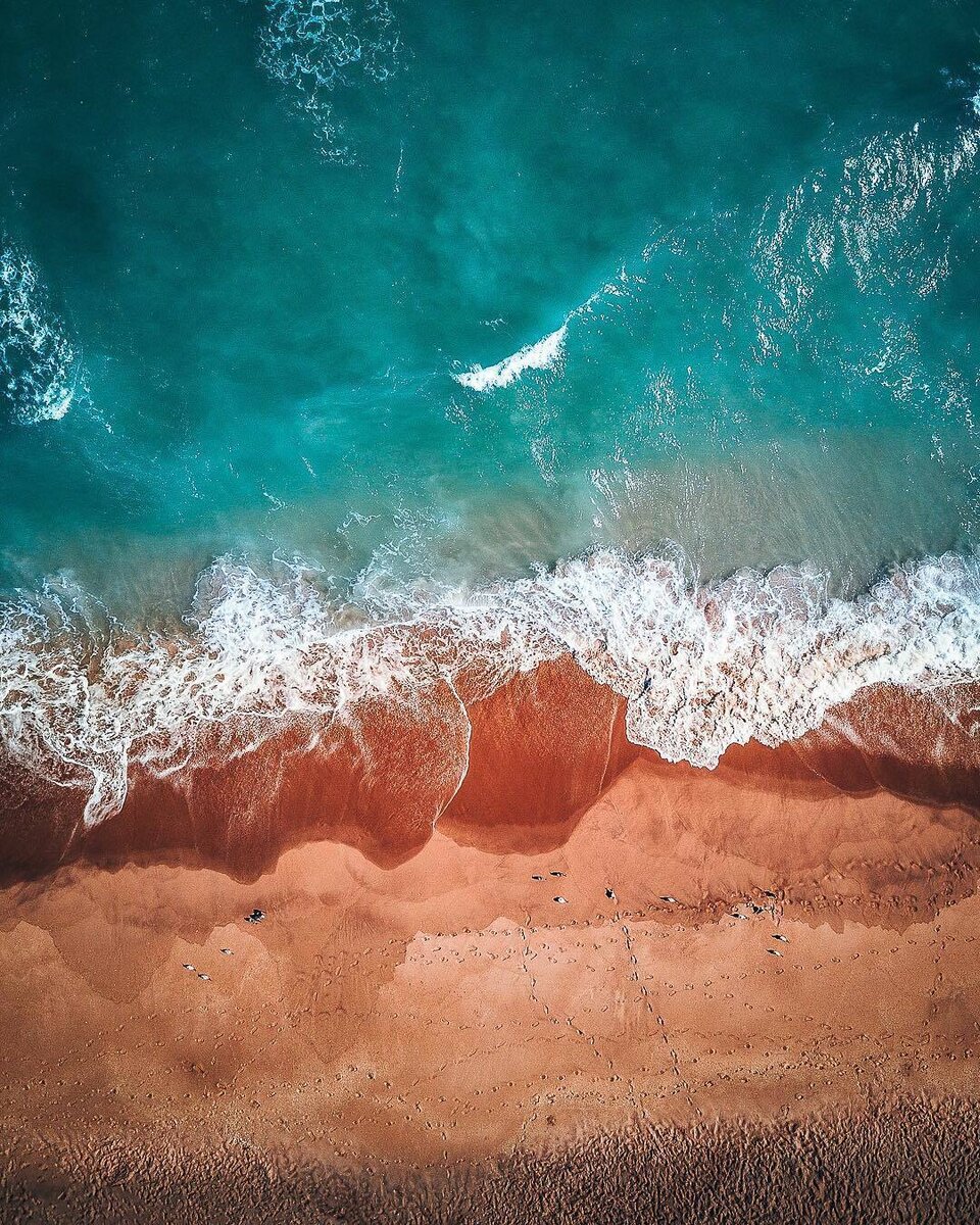 Будь так, чтобы не возникало сопротивления жизни. Будь так, чтобы можно было наполнять этот мир собой, не только наполняться и брать. Этому твоему Я положено здесь продолжаться и пребывать. Это великое чудо, хотя порой трудно вставать и жить новый день. Трудно смотреть в то, что создано тобой и окружающими. Но если ты вдыхаешь и выдыхаешь, если ты ещё немного шевелишься - то это огромный дар тебе. Расслабь свои человеческие лямки и ощути себя бессмертным присутствием, полным жизненности и мудрости. И оставь все, как есть. Хотя бы на этот день.