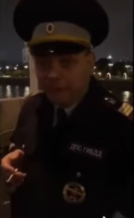 Дмитрий Смолев в сканадльном ролике. Скриншот YouTube