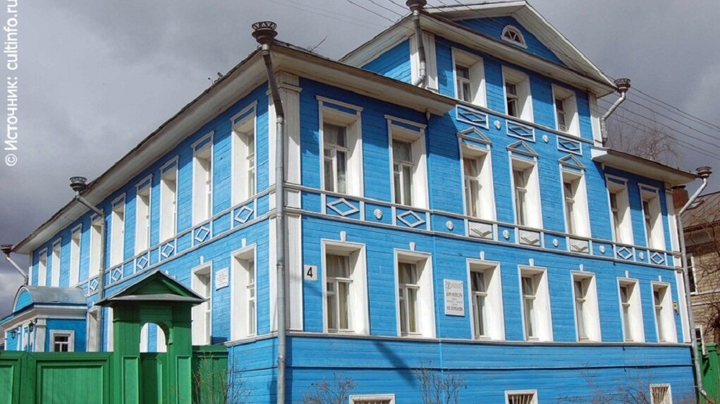  

Фото: Cultinfo.ruДебоширившую даму поддержал ее супруг.