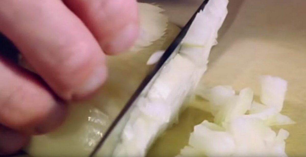 Как нарезать лук кольцами пошаговое