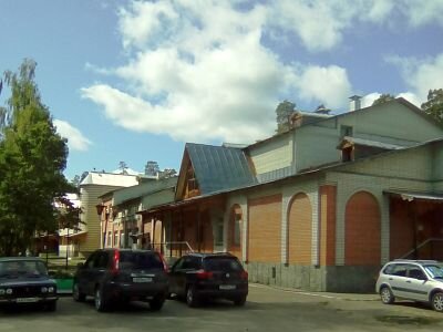 Санатории Ульяновской области известны по всей России, отдыхать и лечиться приезжают сюда даже из заграницы. Самое известное место, это, конечно же, Ундоры. Однако и другие санатории Ульяновска заслуживают внимание. 