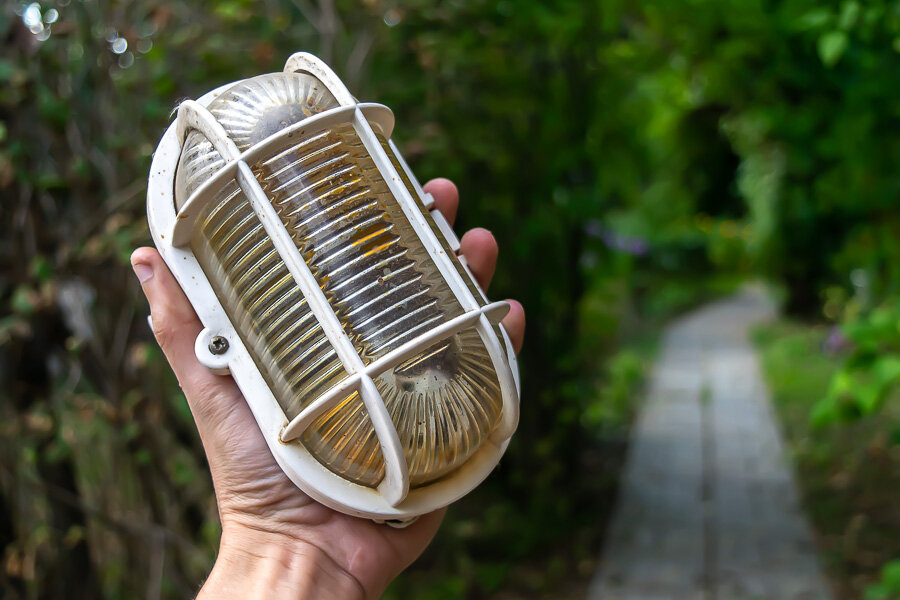 Опасность превышения мощности лампы в светильнике! Результат плачевен ...