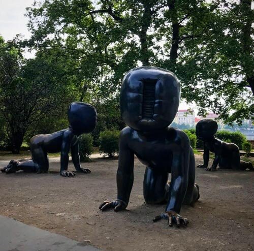 Младенцы в парке Кампа, Прага