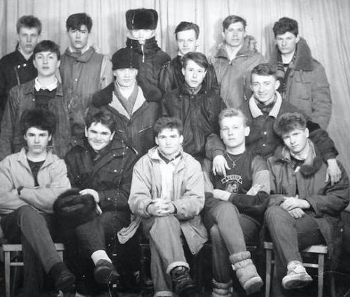 В 90 х годах xix. Мода 90-х. Мода 80х мужчины СССР НИИ. Молодежные группировки 80-х. 90-Е годы.