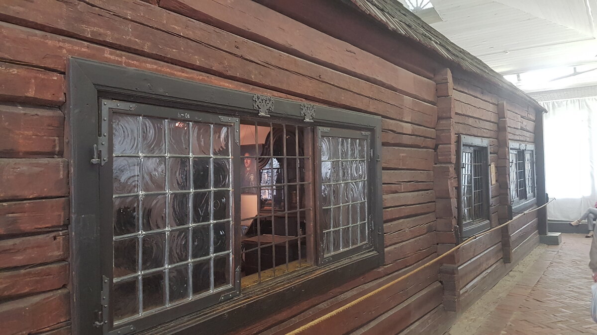                                            Первый деревянный  домик  Петра I  1703г. 