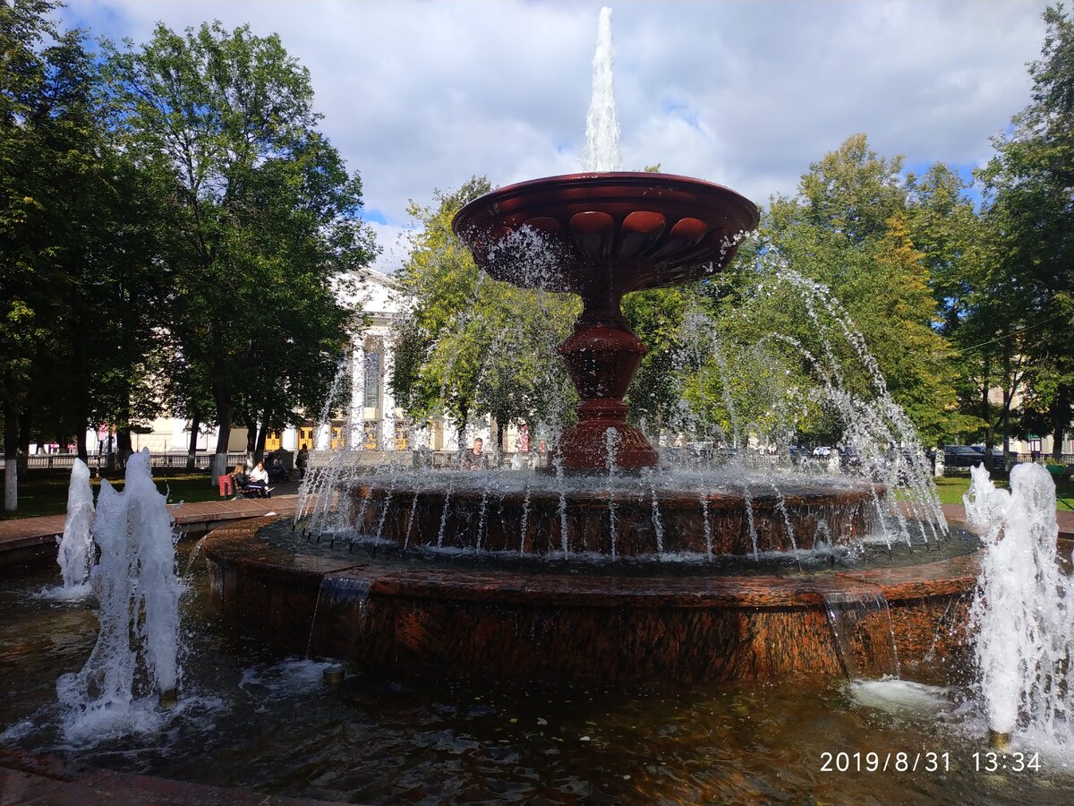 Это один из центральных фонтанов в моем городе