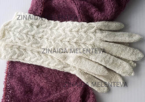 Светлые перчатки
