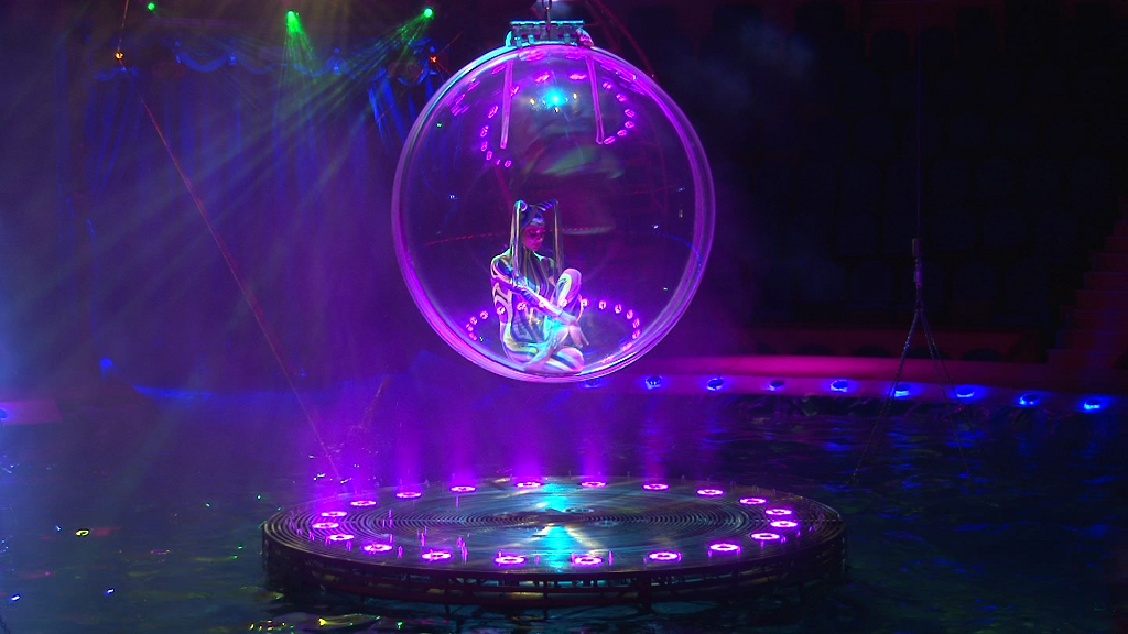 Цирк на воде чебоксары 2024 цена билетов. Цирк водная феерия Сочи. Цирк на воде под куполом. Цирк на воде лазерное шоу. Цирк на воде Лотос.
