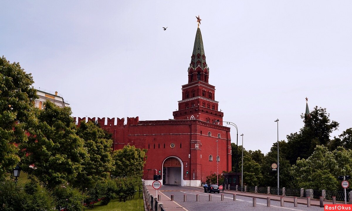 Боровицкая башня кремля фото Московский Кремль Готовимся к уроку МХК ч.2 Будни учителя на пенсии Дзен