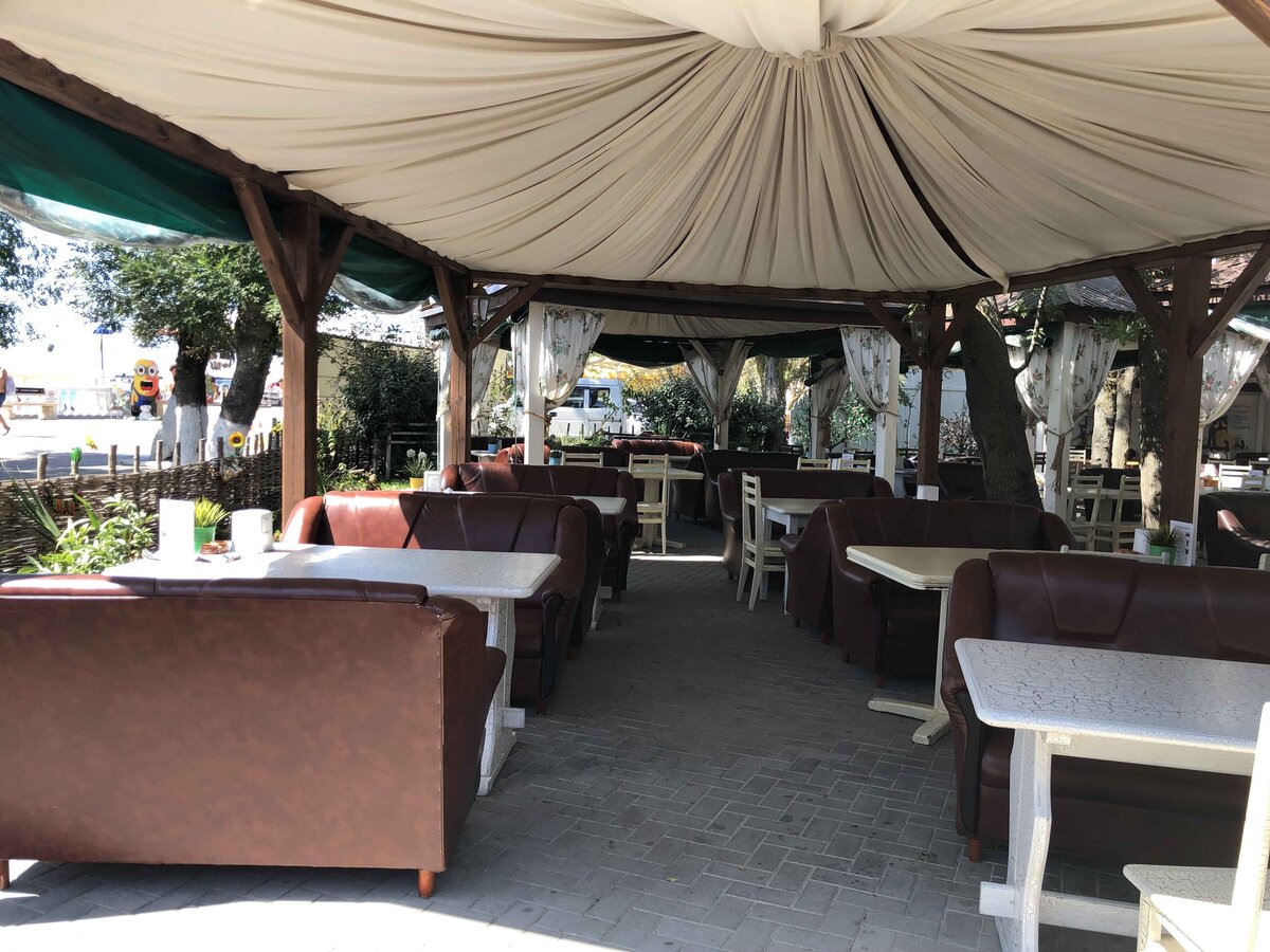 Внутри все тоже выглядит стильно и красиво. 