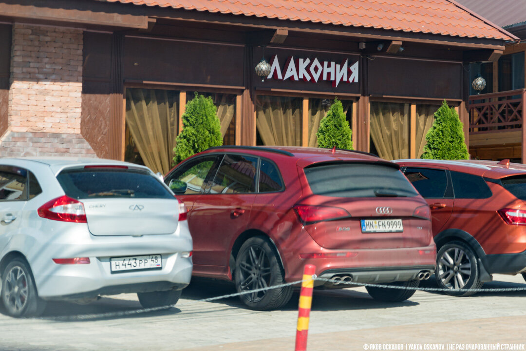 Почему, когда приезжаешь в Витязево, складывается впечатление, что попал в Грецию? Деталь, которая меня удивила