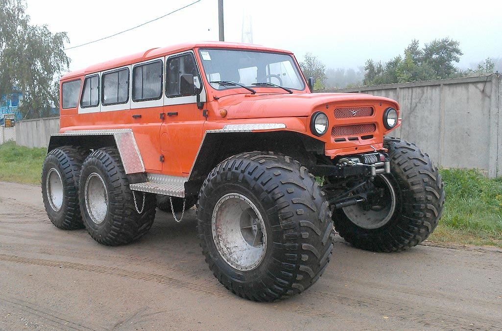 Шестиколесный УАЗ