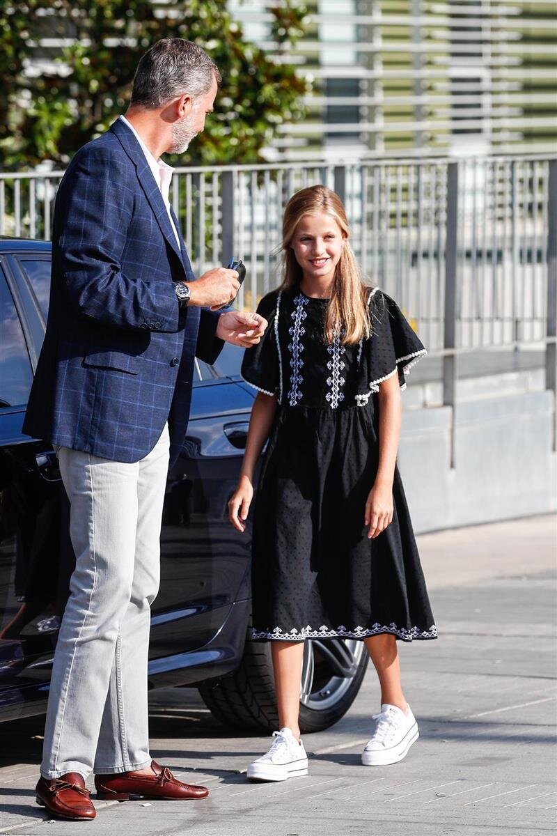 Король Испании и принцесса Леонор навещают Хуана Карлоса в больнице/Gtres  