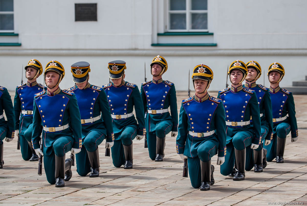 лейб-гвардии президентский полк. валерий михайлович в австрии. почетный караул у гроба. большой квадрат президентского полка. личная охрана великобритании.