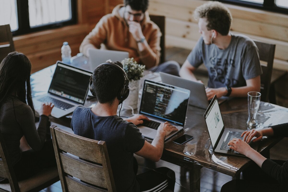 Интерны за работой