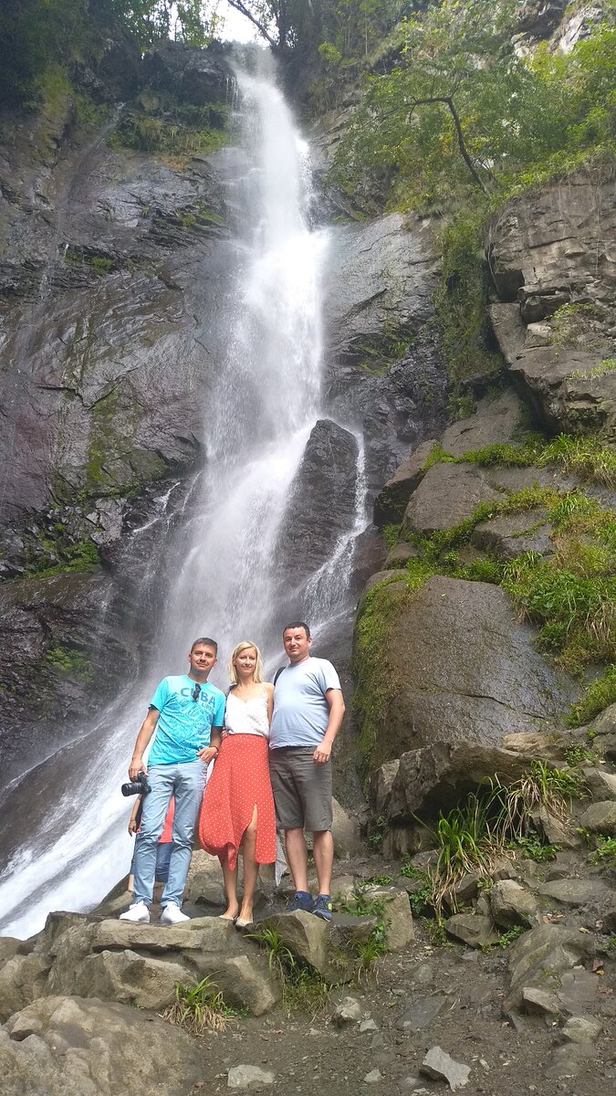 Мощь водопада завораживает