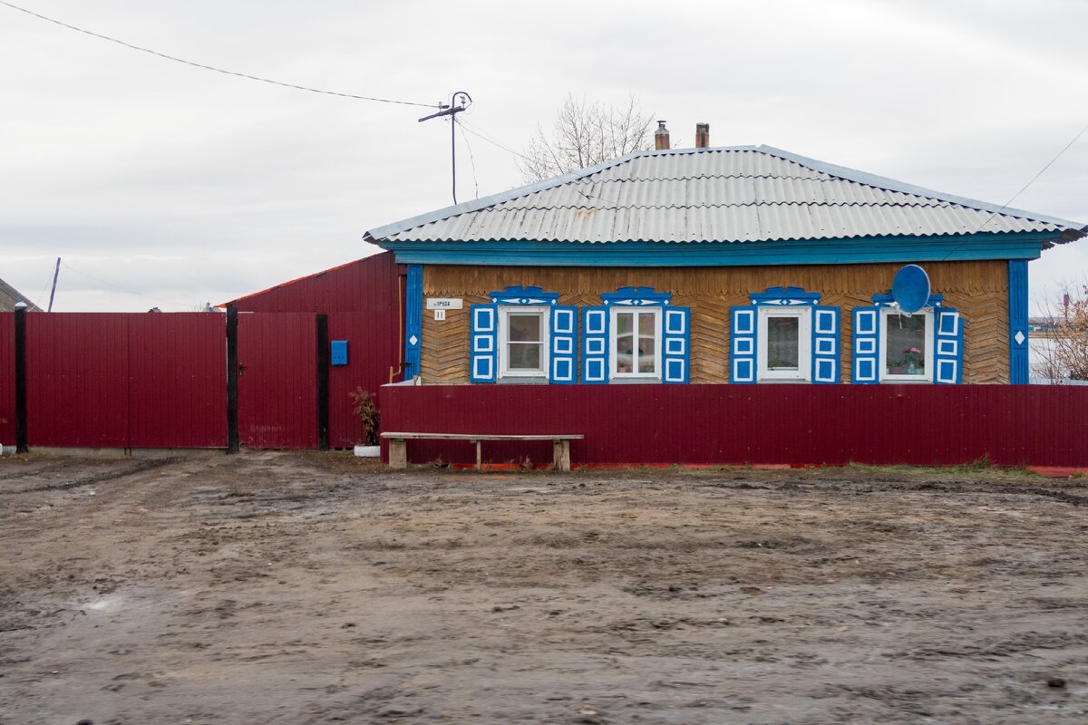 Дома в деревне (Мордвиновка). Действительно ли одни халупы? Как они выглядят?