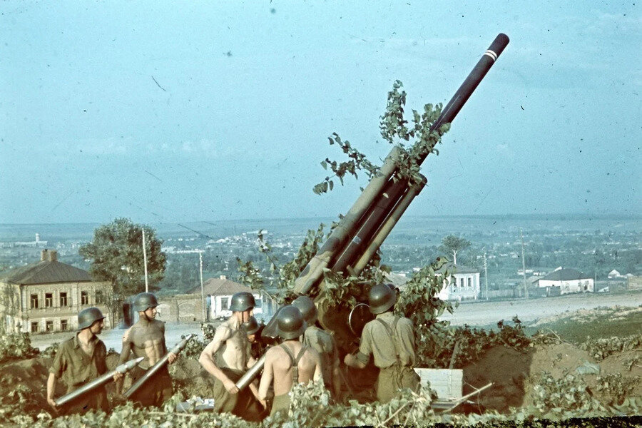 Расчёт венгерского зенитного орудия под Воронежем 1942 год https://yandex.ru/images