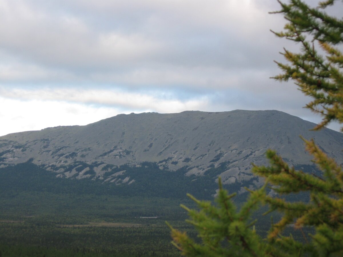 Вид на большой Иремель с хребта Аваляк. Маршрут через д.Байсакал. (собственное фото)