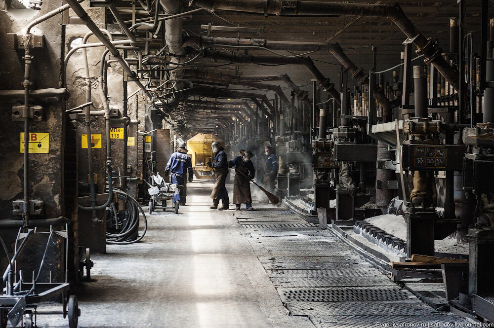 Электролизный цех ВгАЗа, Автор Евгений Сафронов. https://safronov.livejournal.com/46552.html