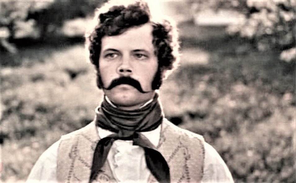 Кадр из фильма «Эскадрон гусар летучих»