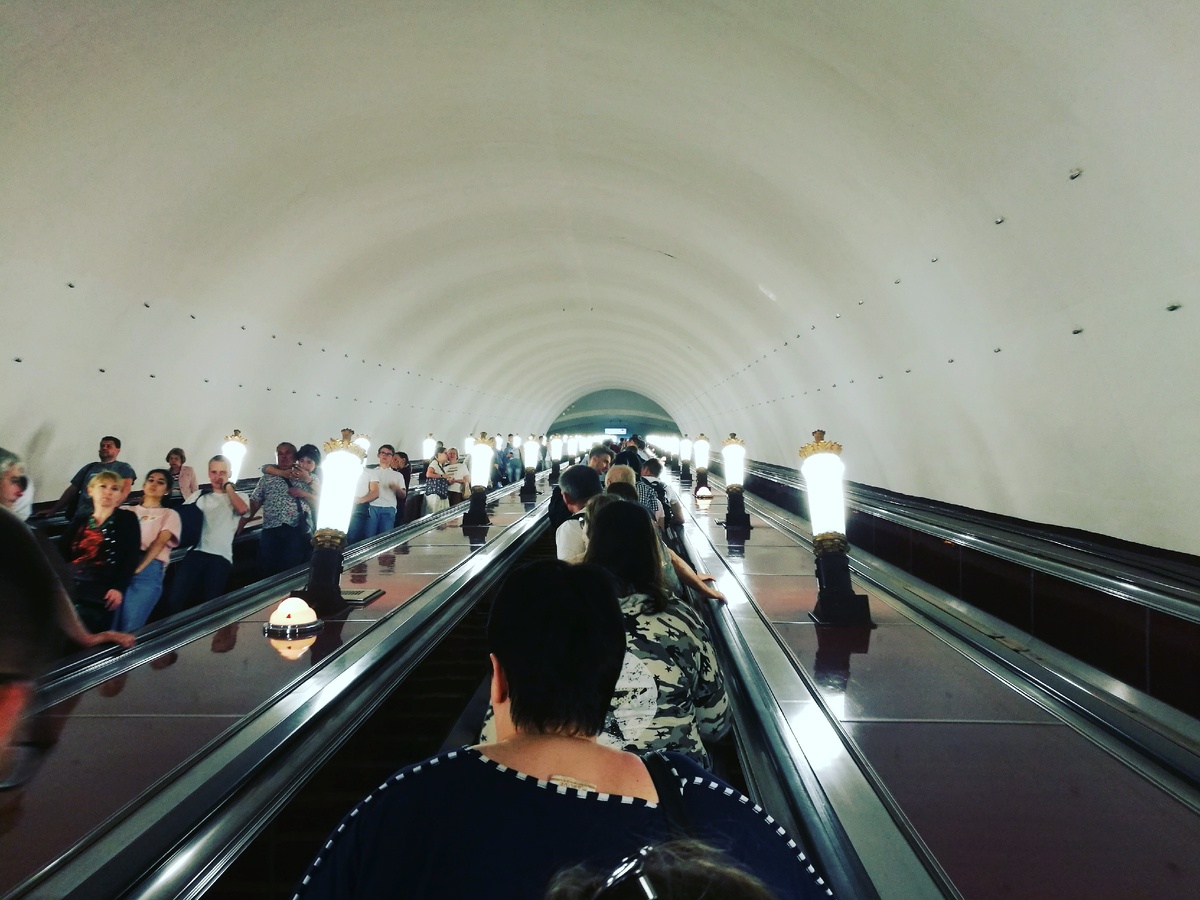 В метро обычно вот так... 