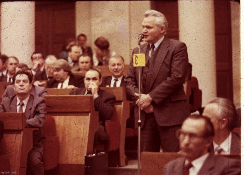  Валерый Ціхіня ў Вярхоўным Савеце, 1991 год, www.vytoki.net  
