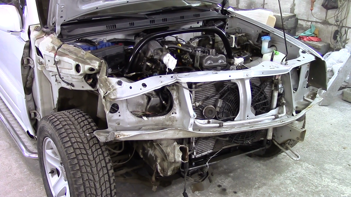 Выглядит не так страшно,потому как основной удар пришёлся на раму.