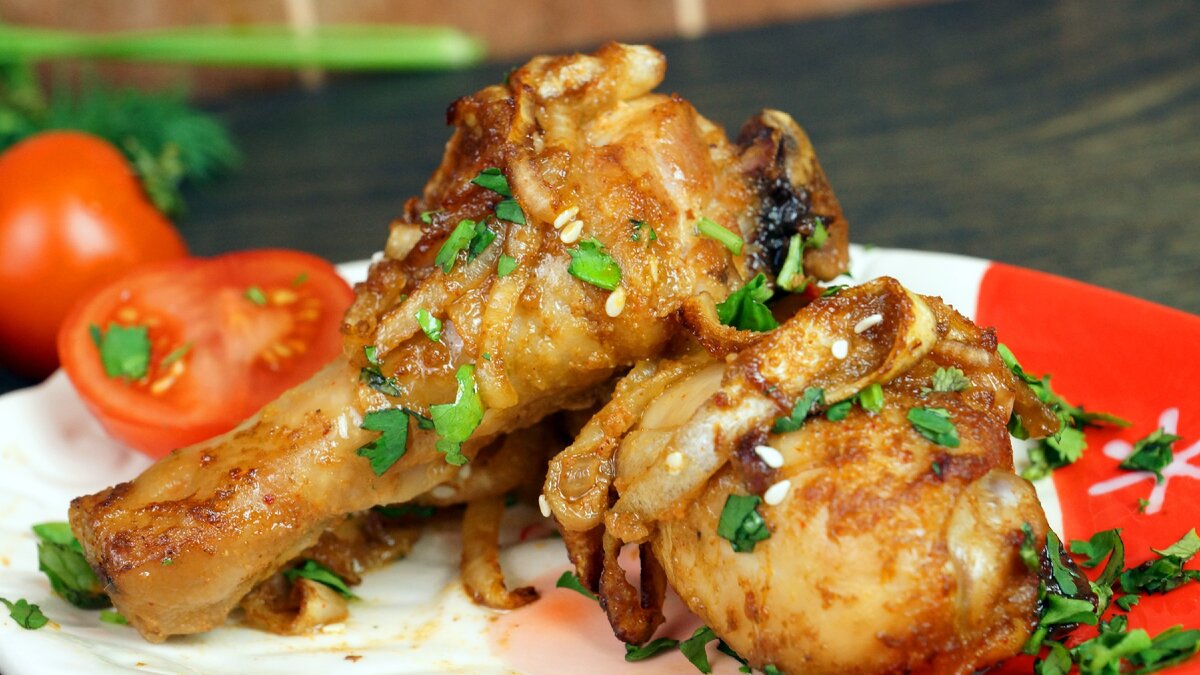 Готовлю курицу в духовке с овощами, зеленью и кунжутом. Блюдо подается как на Праздничный, так и повседневный стол к ужину или обеду с гарниром. 