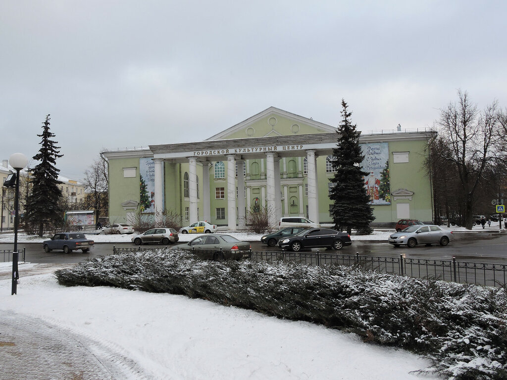Городской культурный центр Псков. Площадь Победы 1 Псков. Псков площадь Победы 1 городской культурный центр. Псков площадь Ленина ГКЦ.