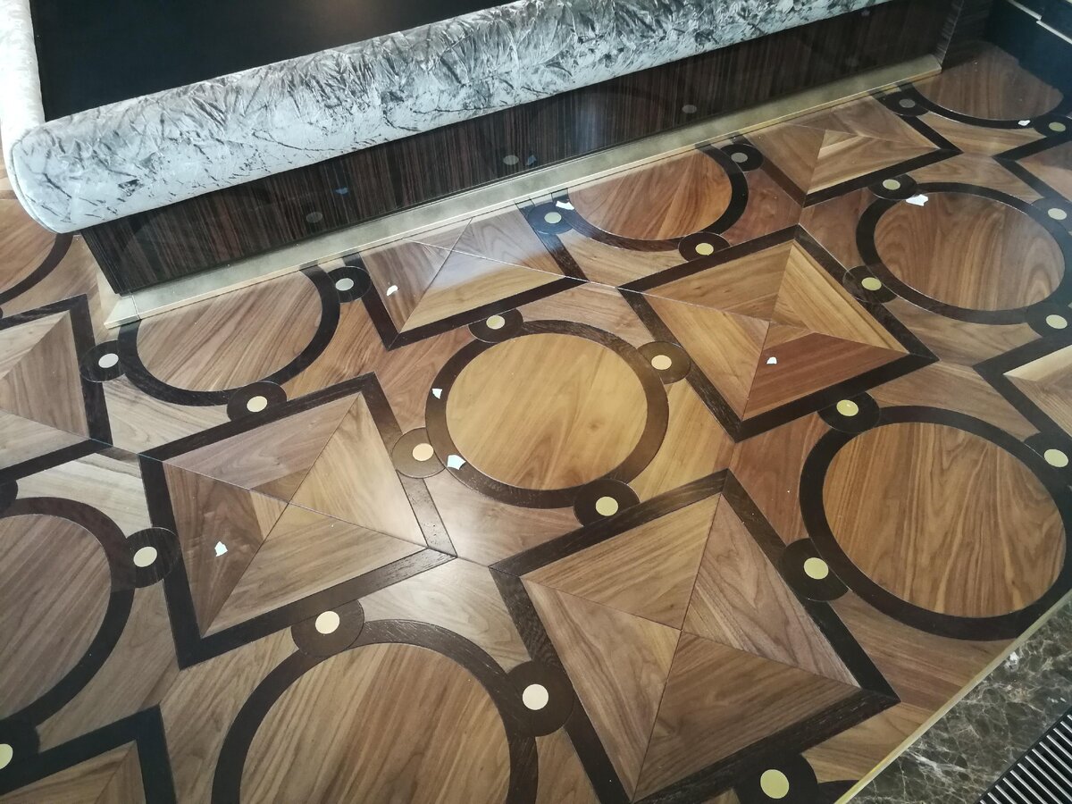 Укладка паркета выполненная квадратными модулями