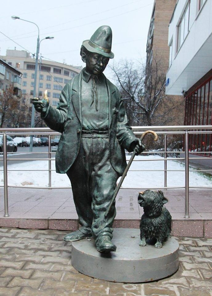 Памятник Карандашу и Кляксе в Москве (фото из интернета) 