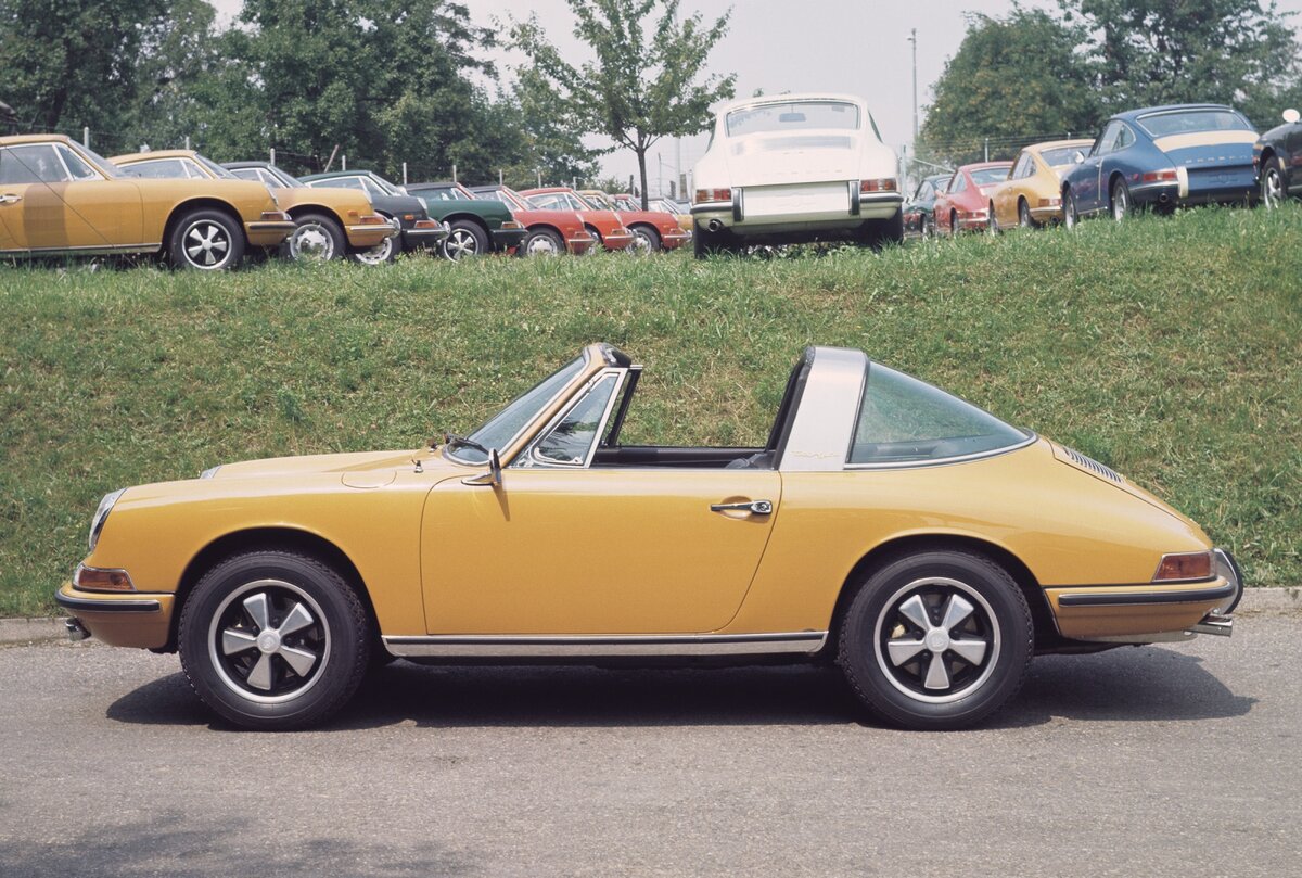 Первое поколение 911 в кузове Targa, версия 1969г. с задним колпаком
