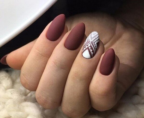 Матовый кружевной маникюр