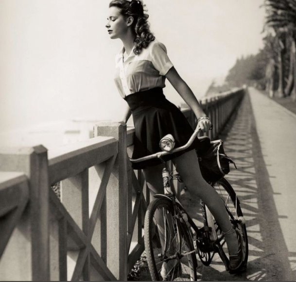 Девушки на велосипедах со спины (62 фото)
