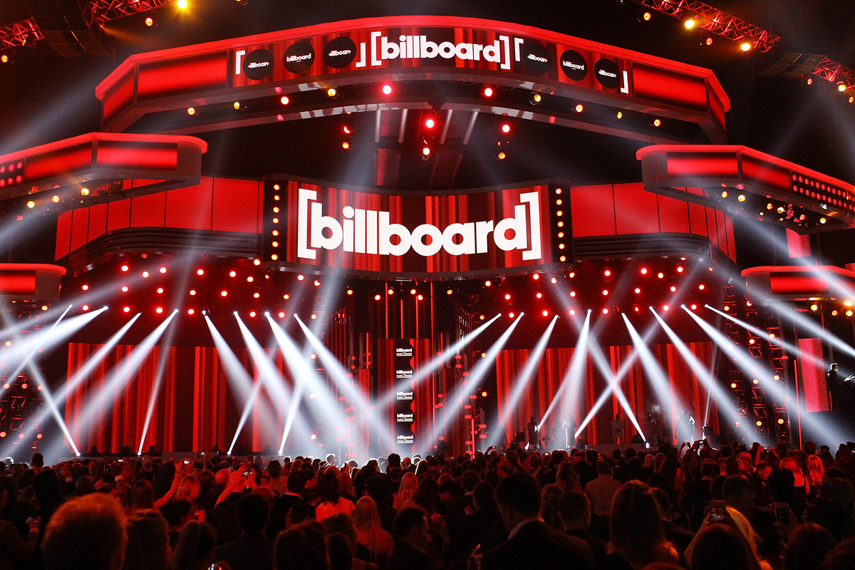 Хит парад песня года. Музыкальный билборд. Музыкальная премия билборд. Billboard Music Awards. Сцена Грэмми.