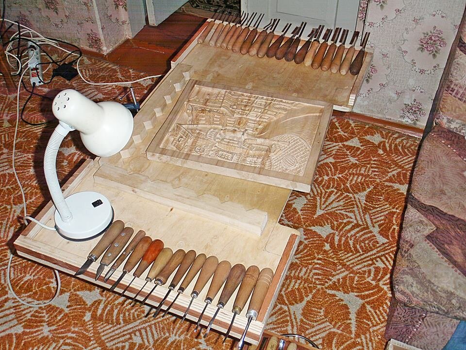 рабочее место резчика бывает разным