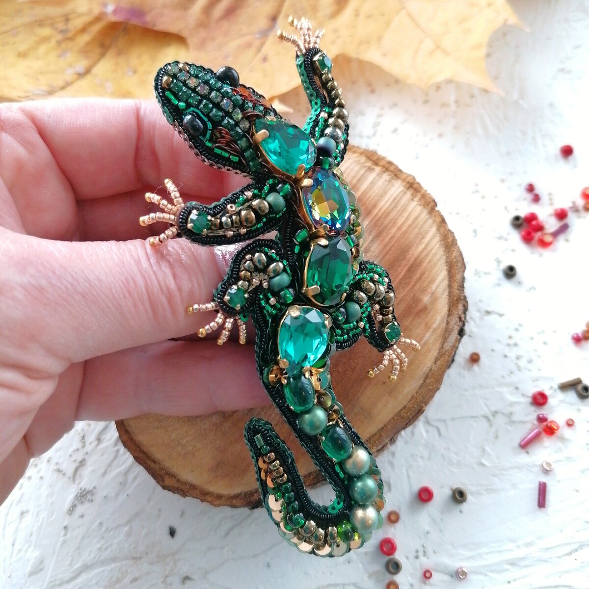 Брошь ящерица к бесплатному марафону