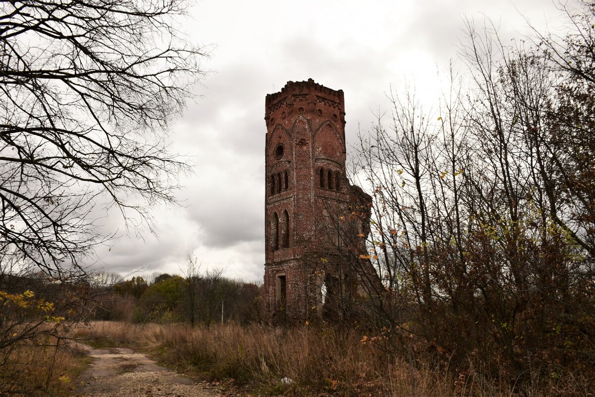 Любимая фотозона молодожен. Храм Липецкой области, похожий на старинный  родовой замок | HOLIDAY TRIP | Дзен