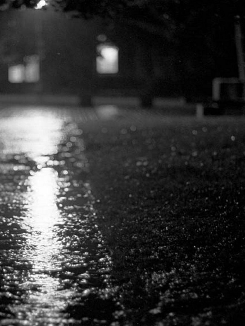 не прекращавшийся всю ночь дождь. дождь в городе. картинки на рабочий стол hd дождь ночь. осень дождь вечер. ливень.