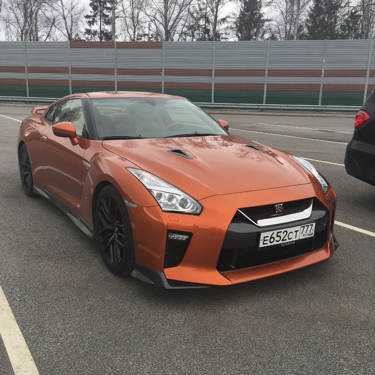 GT-R - машина мечты. за границей все еще продается. 570 сил!
