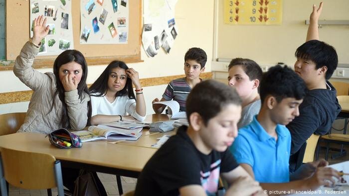 Похожа на сцену из американских фильмах, не правда ли?