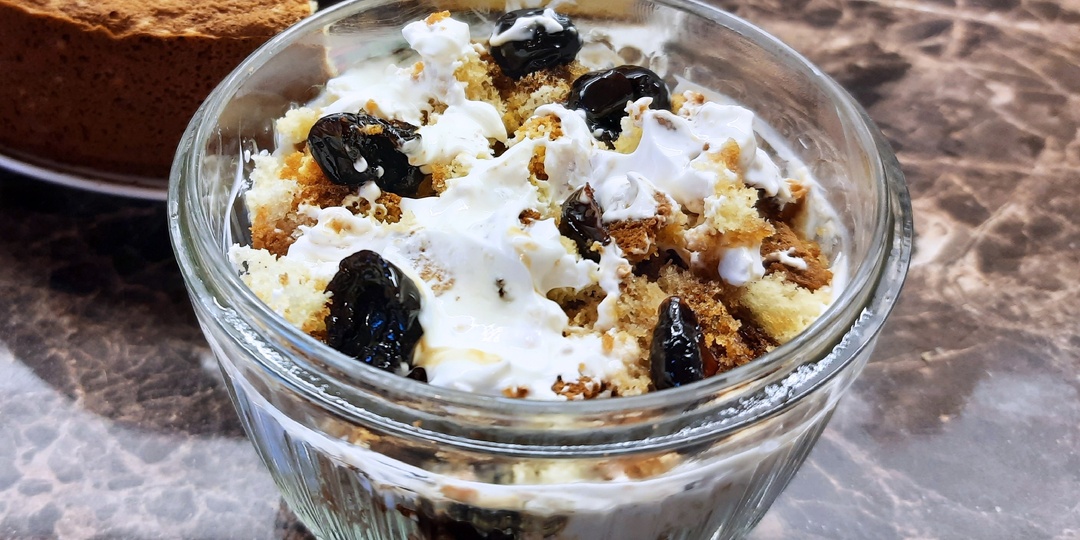 Рецепт быстрого десерта из бисквита в стакане или креманке — просто и очень вкусно!