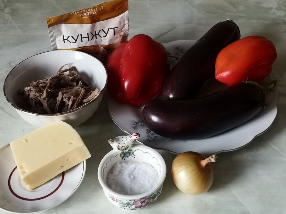 Ингредиенты для грузинского салата. Фото автора.