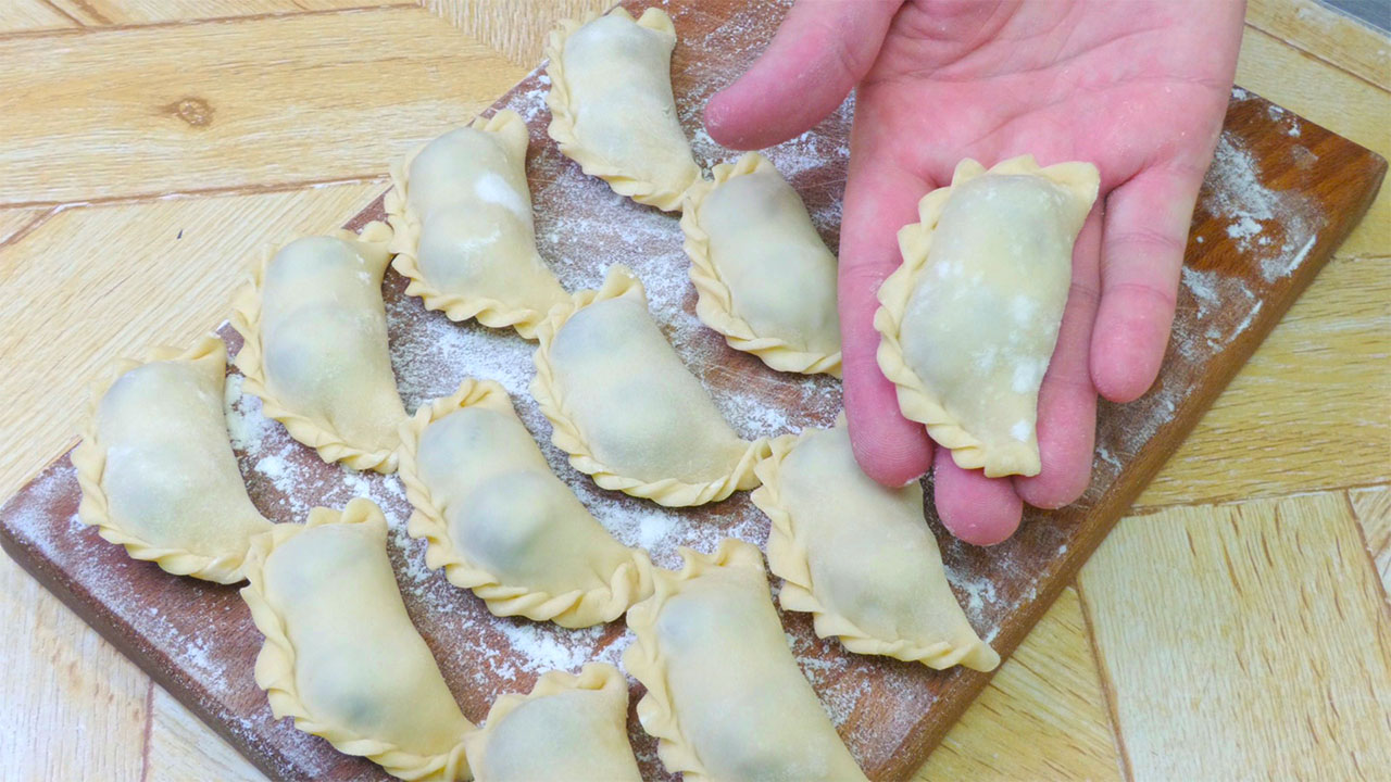 Как лепить вареники с вишней. Пошаговый рецепт вкусных вареников. | Любовь  Сазонова | Дзен