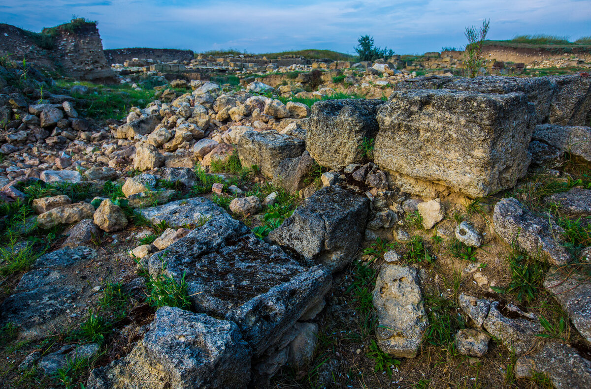 Раскопки древних городищ Боспорского царства