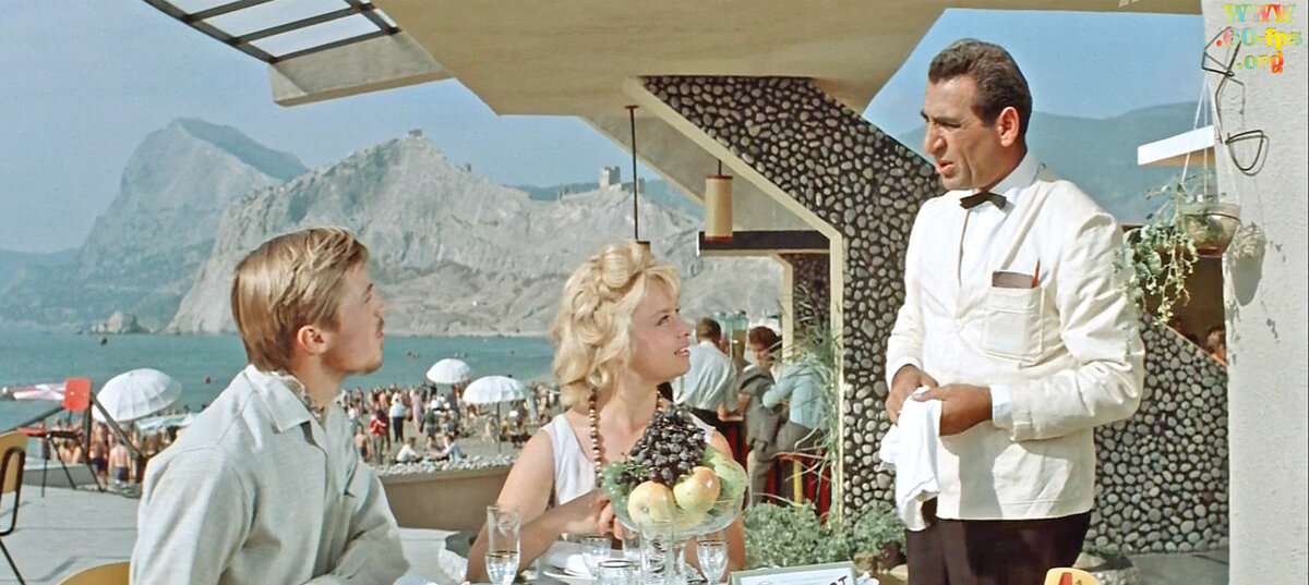 Когда Сергей Михалков по своей пьесе «Дикари» написал сценарий к будущему фильму, то лично выбрал и режиссера – Генриха Оганесяна.-4